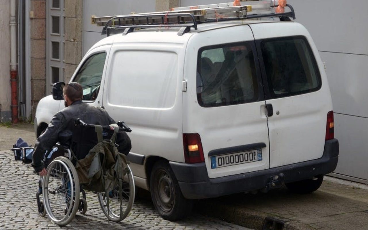 stationnement-genant-trottoir